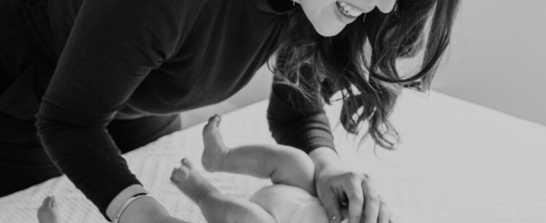 Onde colocar um bebê enquanto você cuida do outro? Uma questão que toda mãe de gêmeos deveria pensar antes